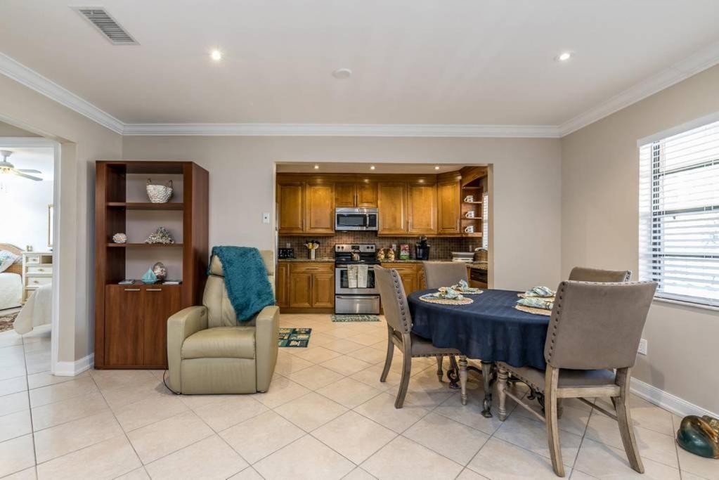 Hébergement de vacances Ocean Vacation Breeze Lantana